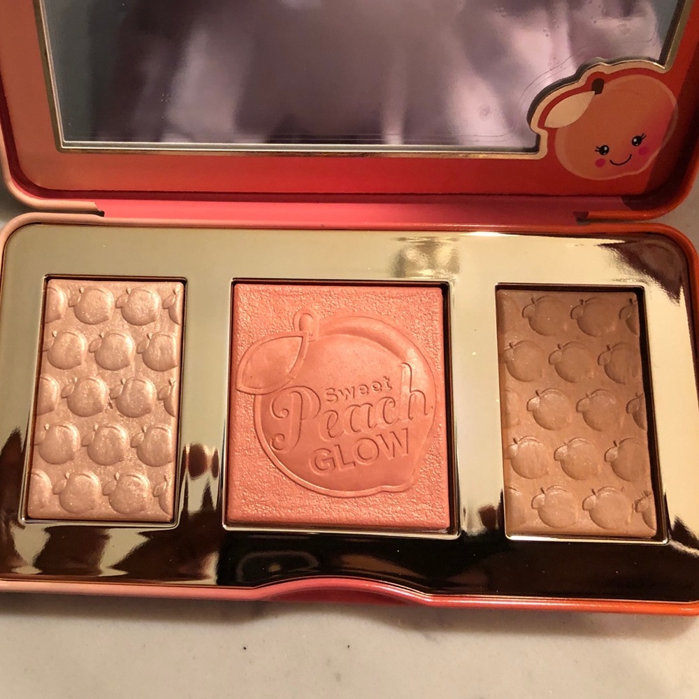 Too faced Sweet Peach Highlighter